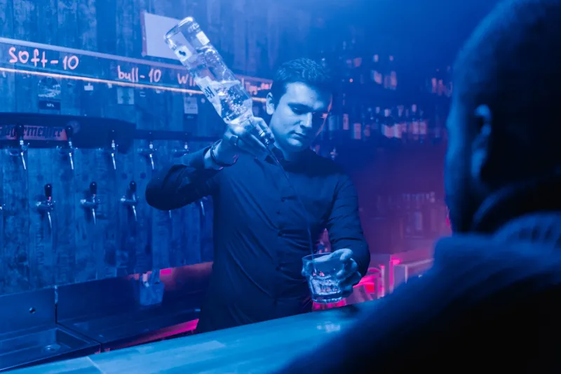 One Hand, A Thousand Drinks: Cracking Shinjuku's Gesture-Driven Bar Culture