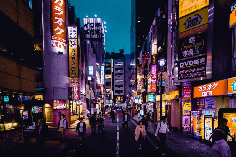 Read the Room: Shinjuku's Secret Hand Language and What It Means for First-Time Visitors