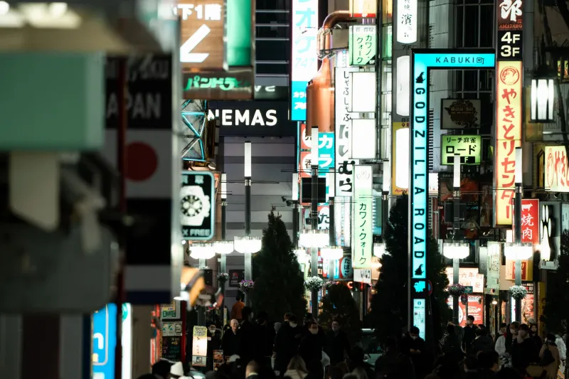 Why Shinjuku's Neon Won't Let You Go: The Real Reason American Tourists Keep Coming Back