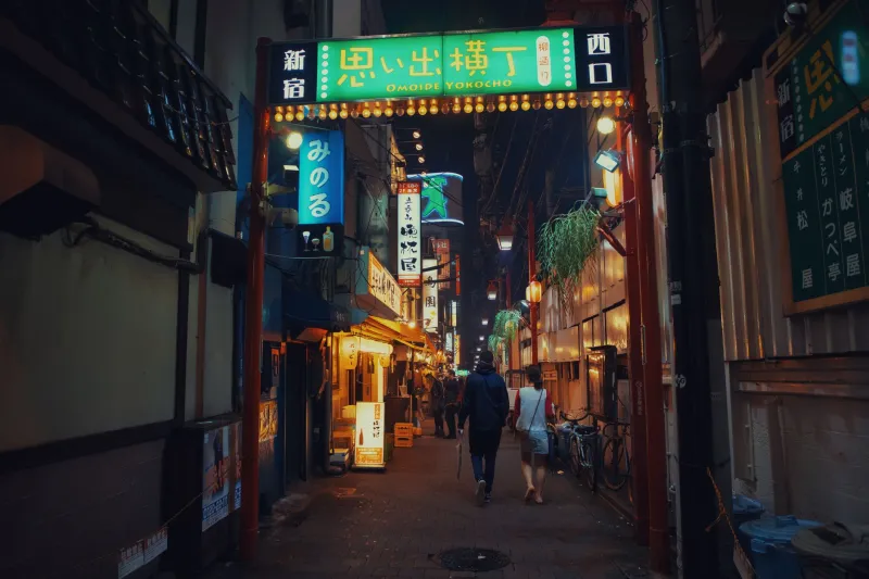 Snapping the Wrong Signal: How a Simple Photo Pose Sends a Very Different Message in Shinjuku